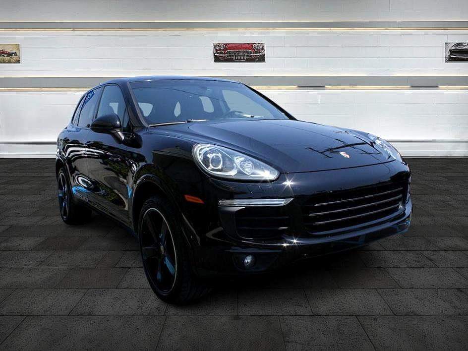 2017 Porsche Cayenne Platinum Edition's photo