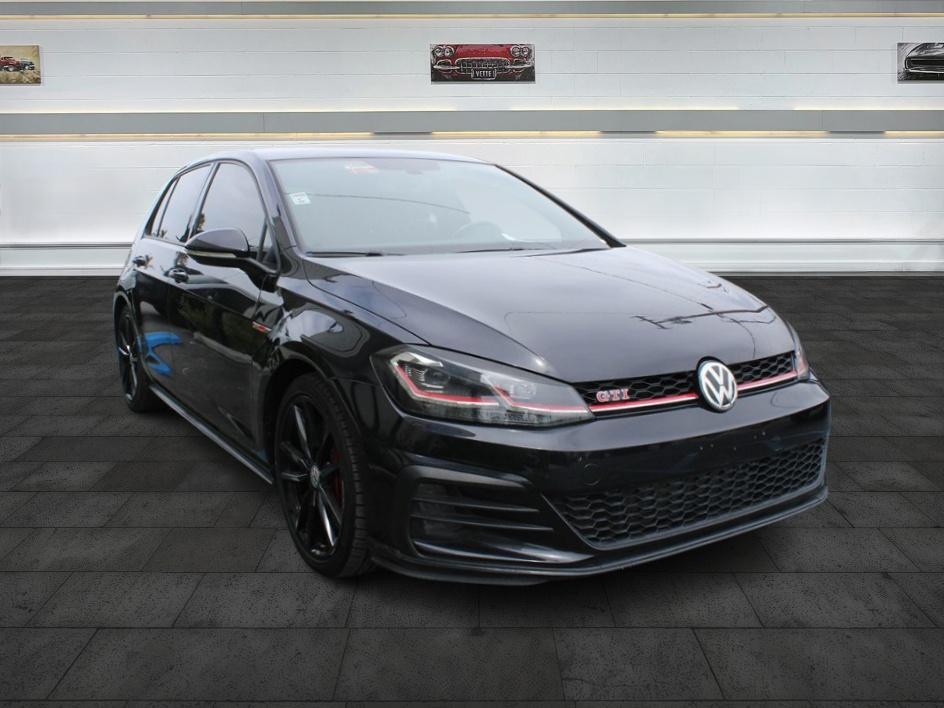 2019 Volkswagen Golf GTI SE's photo
