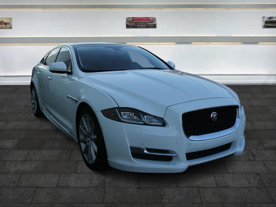2016 Jaguar XJ R-Sport's photo