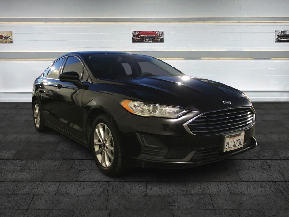 2019 Ford Fusion SE's photo