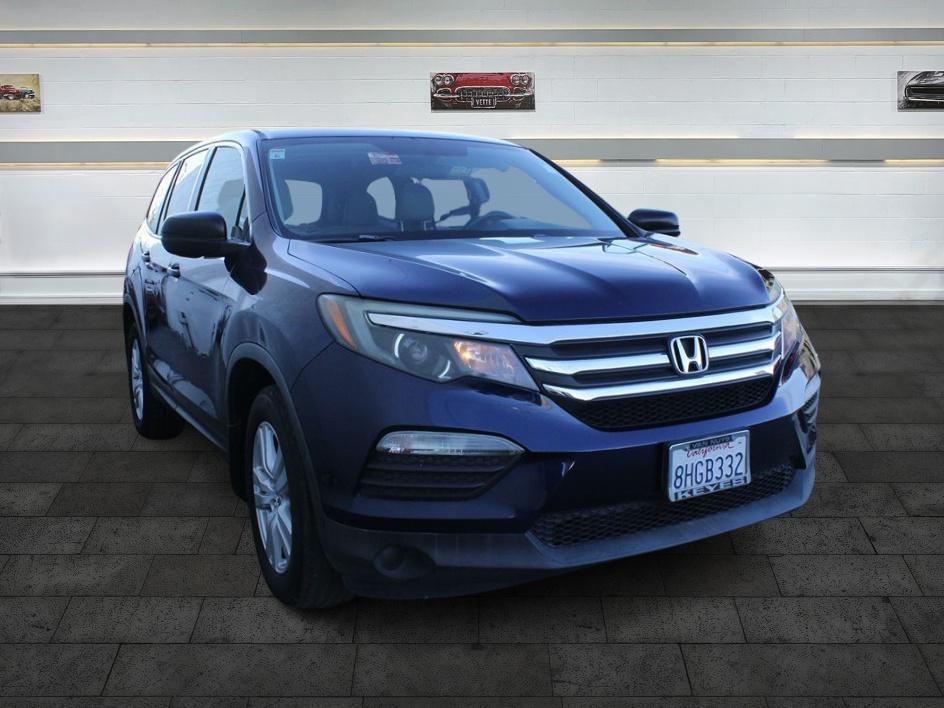 2018 Honda Pilot LX's photo