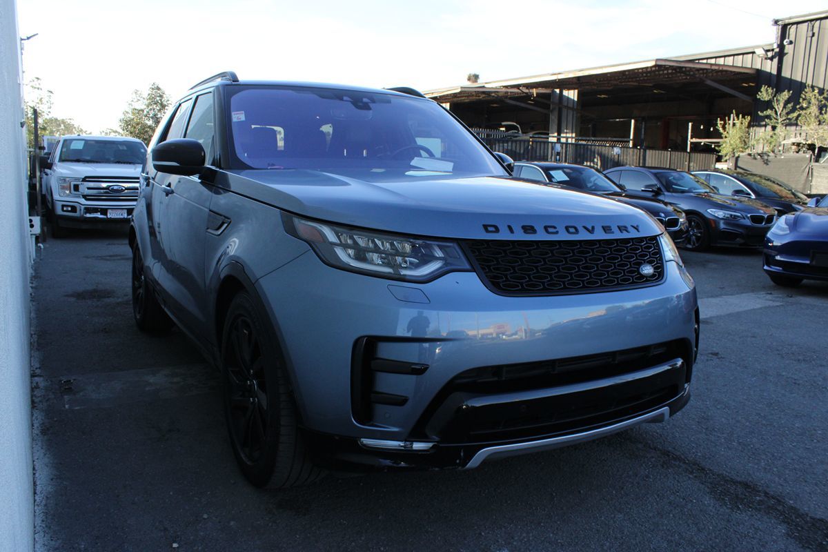 2020 Land Rover Discovery Landmark Edition's photo