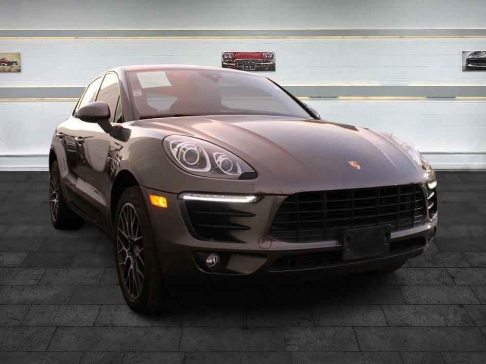 2018 Porsche Macan Base's photo