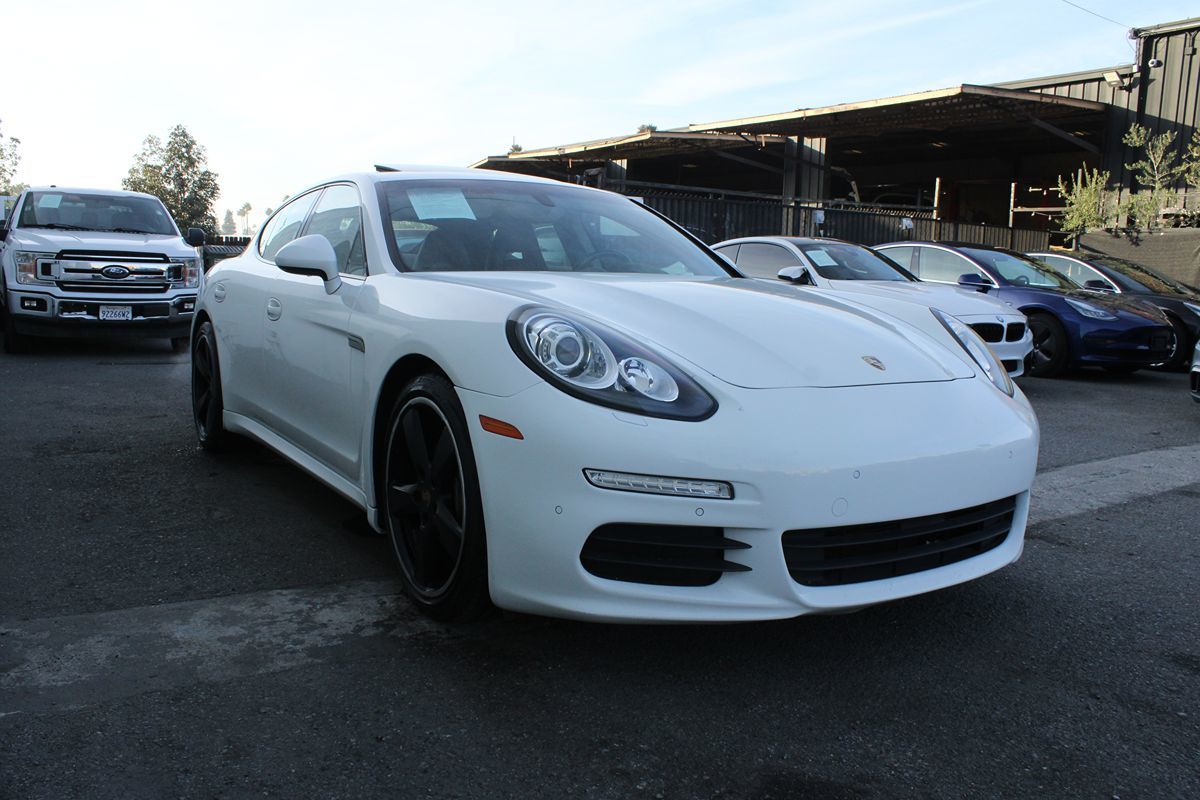 2016 Porsche Panamera Base's photo