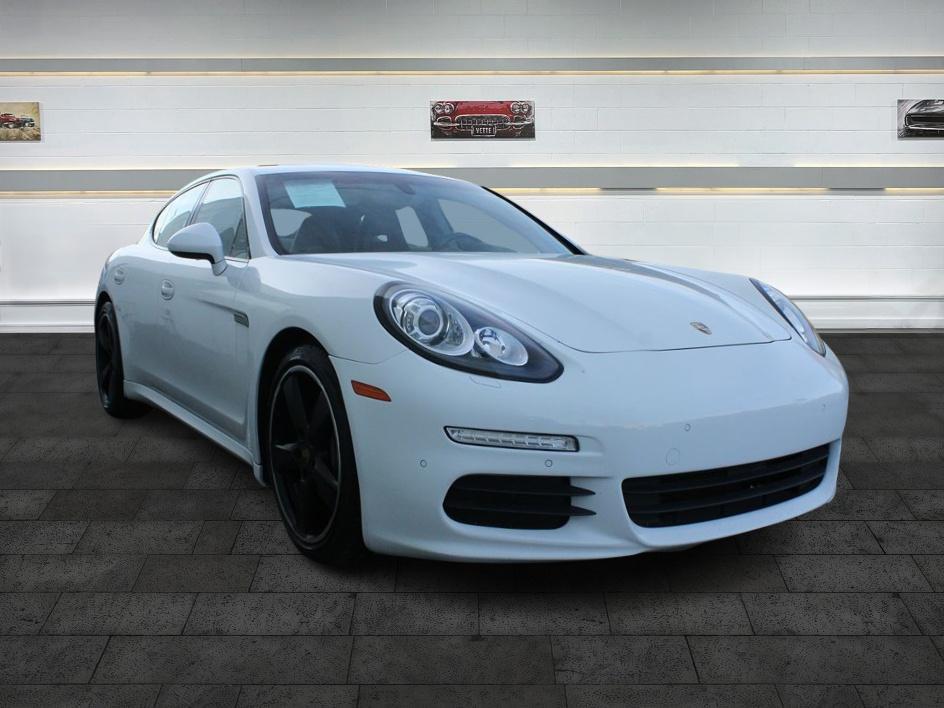 2016 Porsche Panamera Base's photo