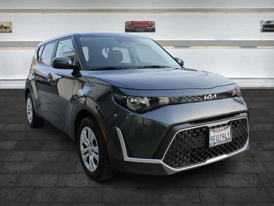 2023 Kia Soul LX's photo