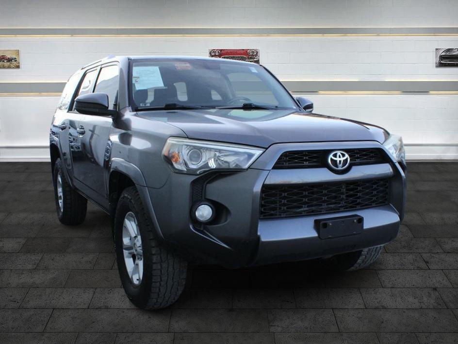 2015 Toyota 4Runner SR5's photo