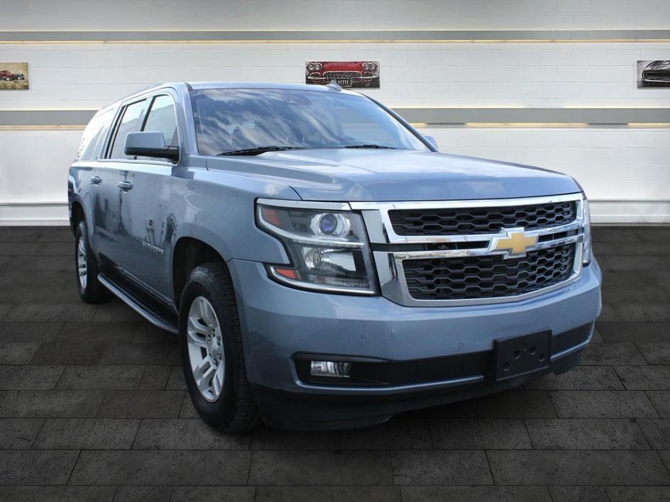 2016 Chevrolet Suburban LT's photo