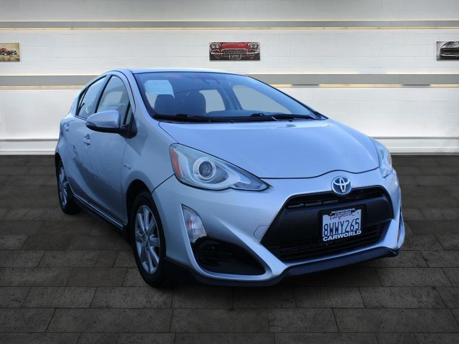 2017 Toyota Prius c Two's photo