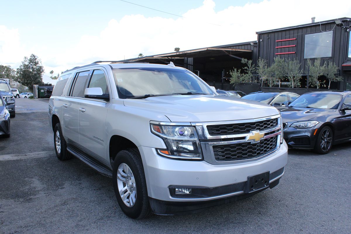 2017 Chevrolet Suburban LT's photo