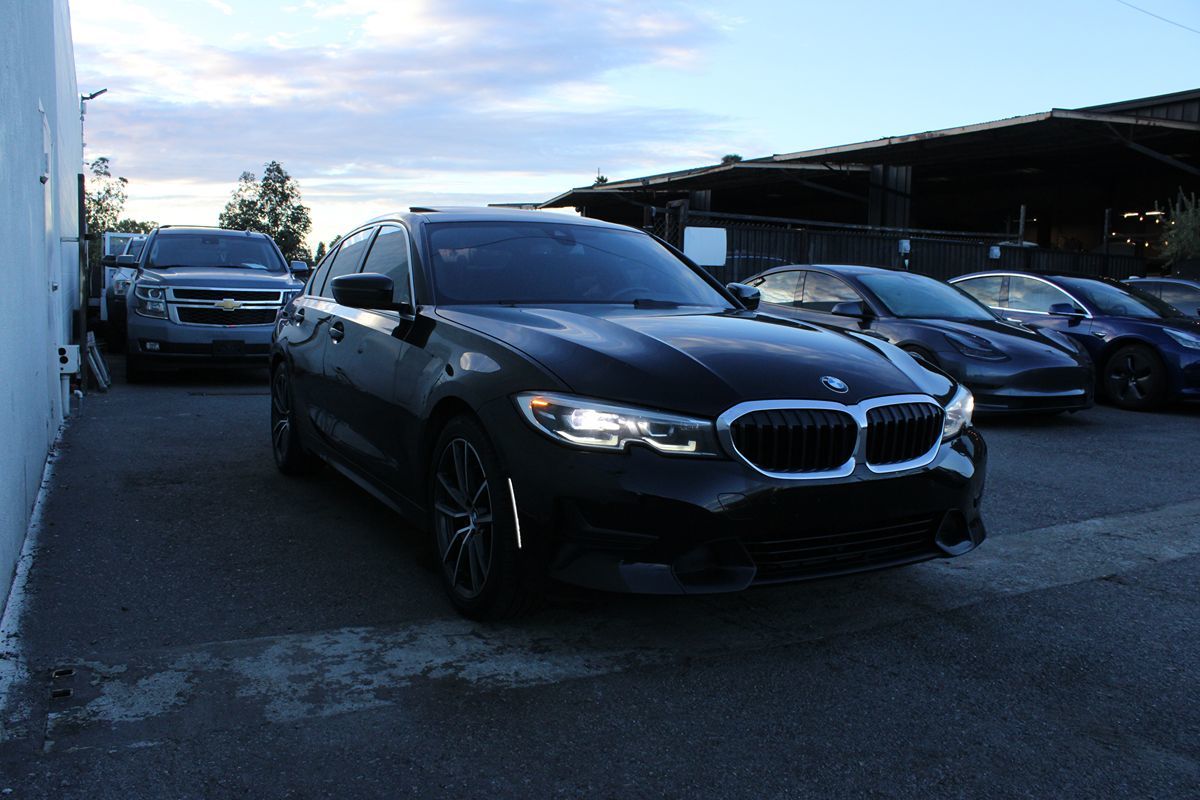 2020 BMW 3 Series 330i's photo