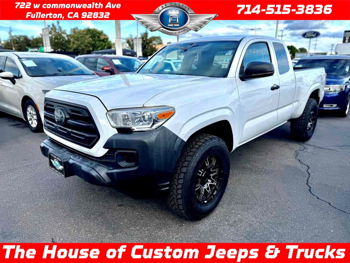 2019 Toyota Tacoma SR's photo