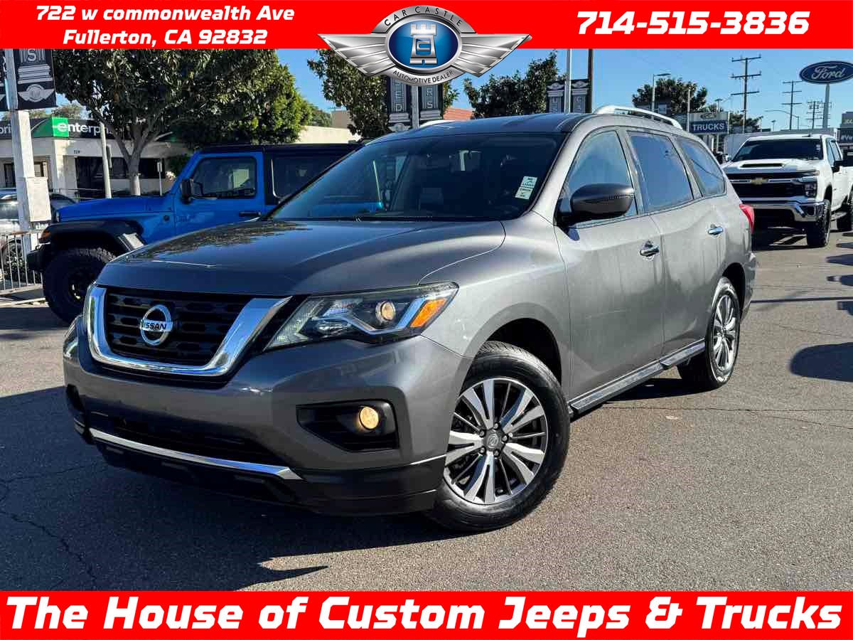 2019 Nissan Pathfinder SV's photo