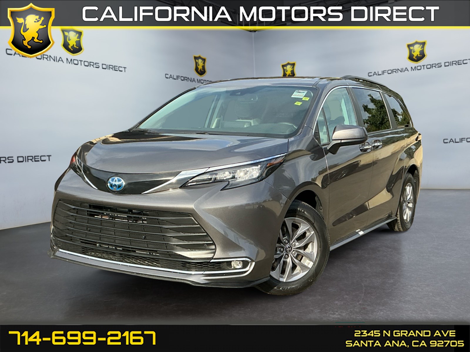 2024 Toyota Sienna XLE's photo