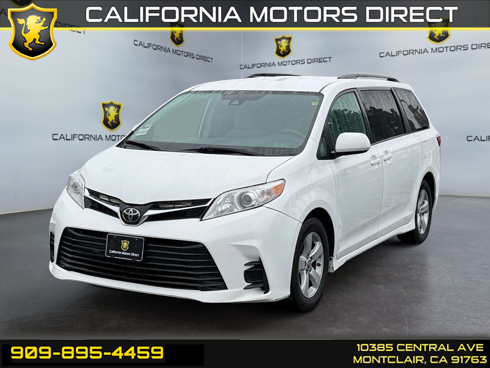 2019 Toyota Sienna LE's photo