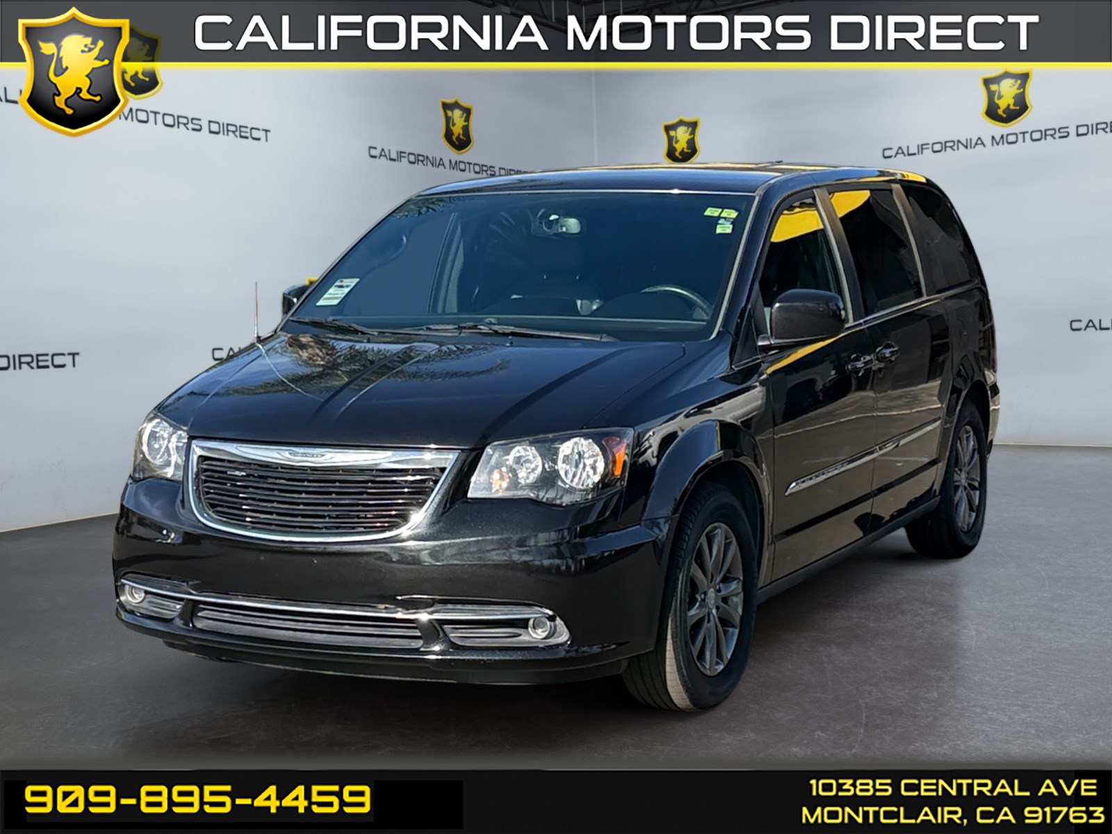 2015 Chrysler Town & Country S's photo