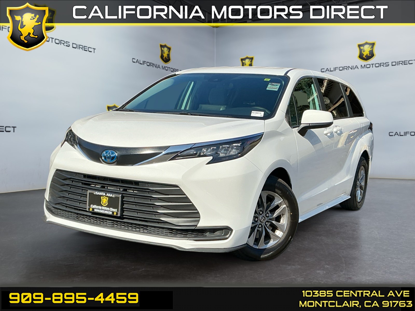 2024 Toyota Sienna LE's photo