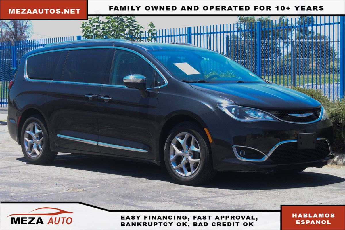 2018 Chrysler Pacifica Limited's photo