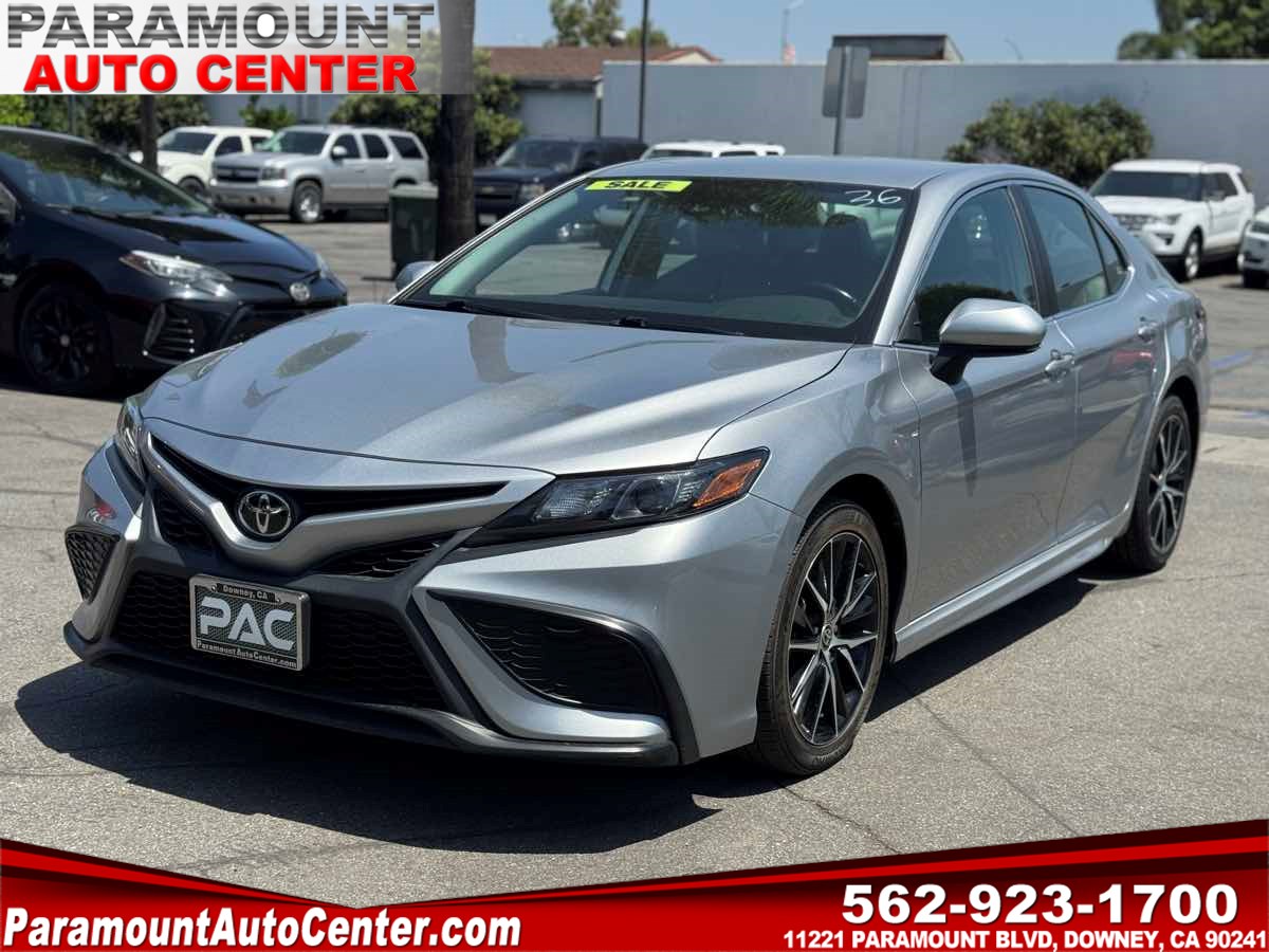 2022 Toyota Camry SE's photo