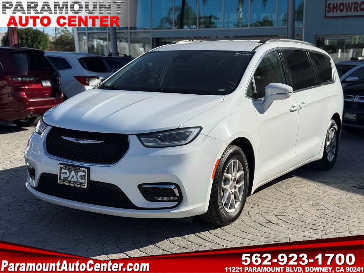 2022 Chrysler Pacifica Touring L's photo