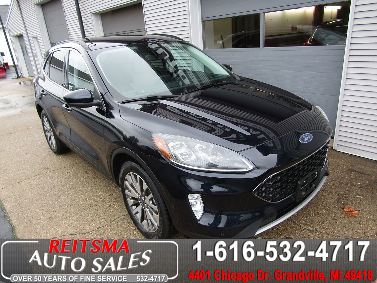2021 Ford Escape Titanium's photo