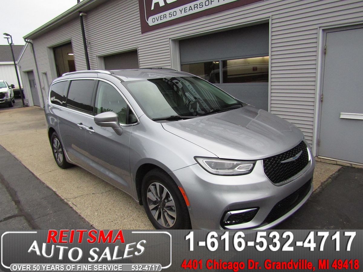 2021 Chrysler Pacifica Hybrid Touring L's photo