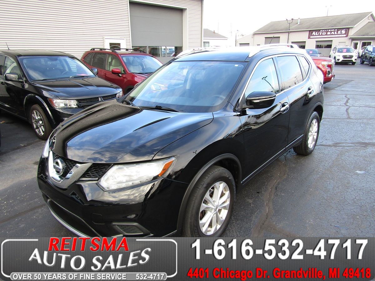 2015 Nissan Rogue SV's photo