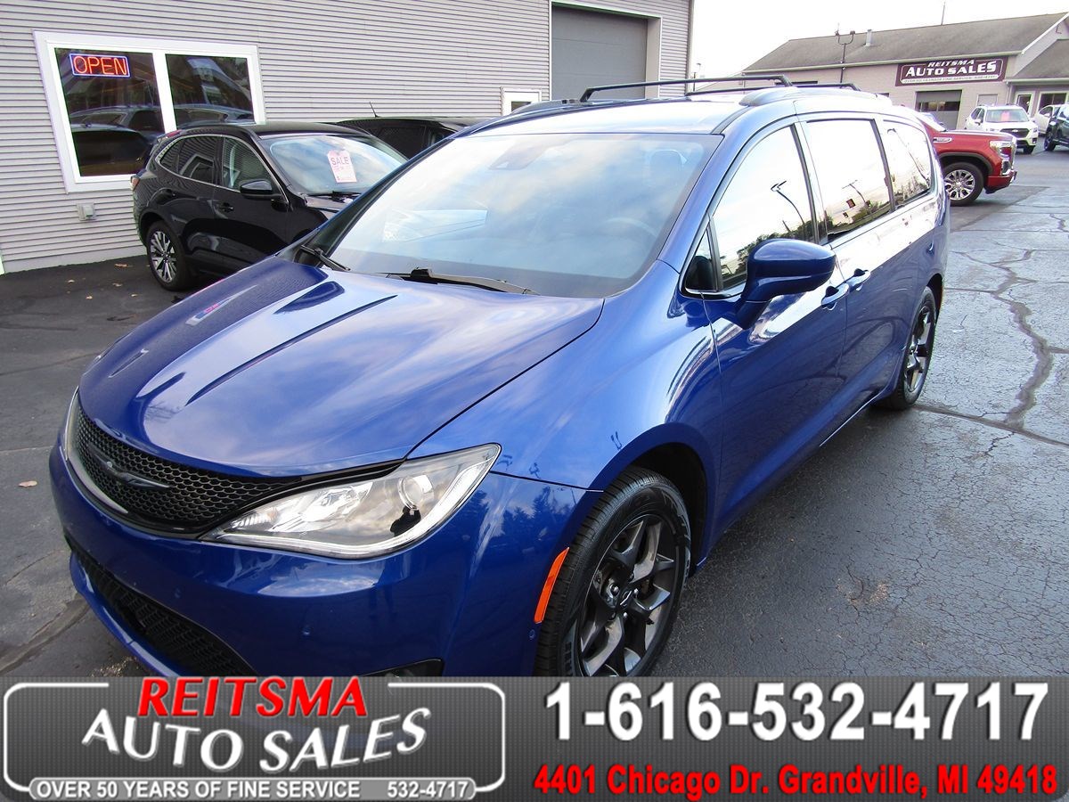 2019 Chrysler Pacifica Touring L's photo