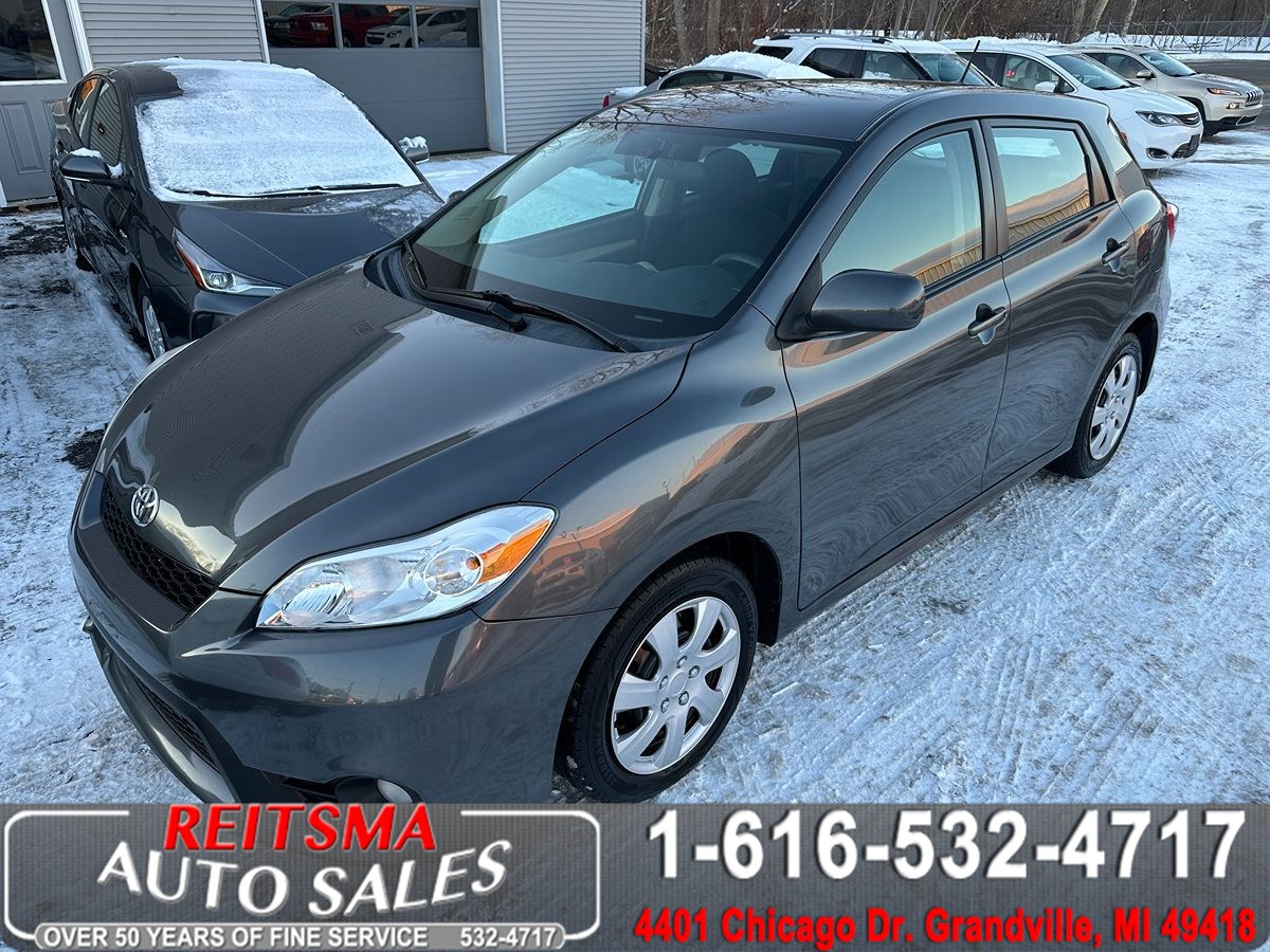 2013 Toyota Matrix L's photo