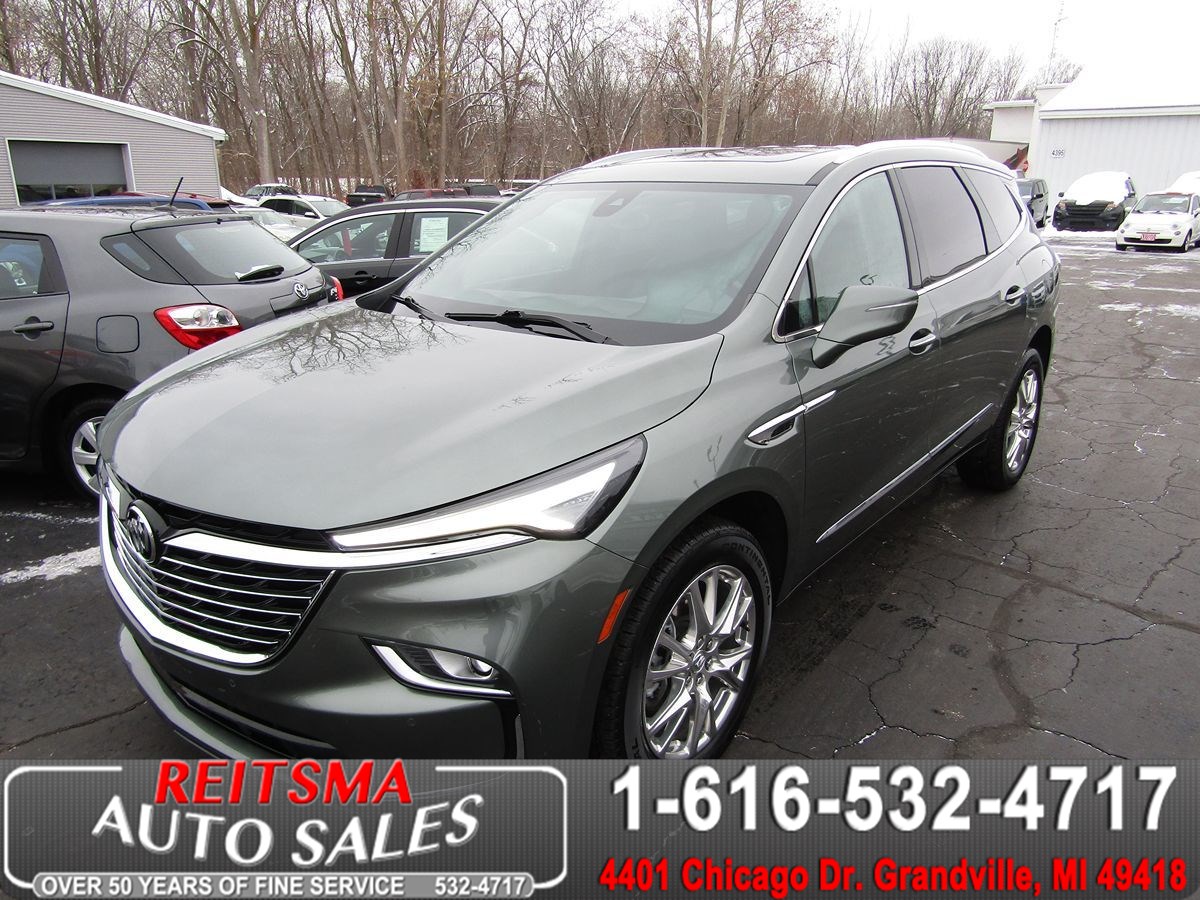 2023 Buick Enclave Essence's photo