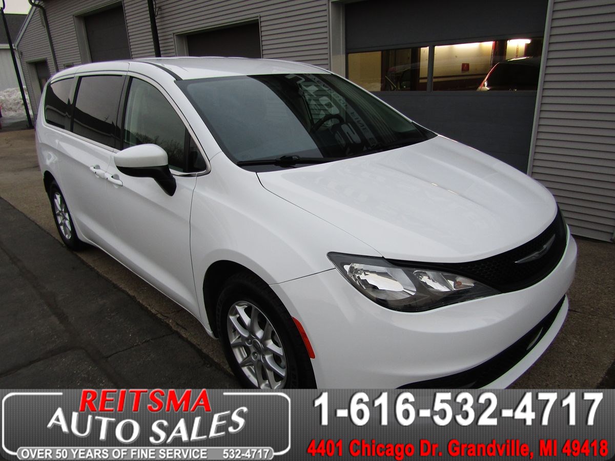 2022-Chrysler-Voyager-LX's photo