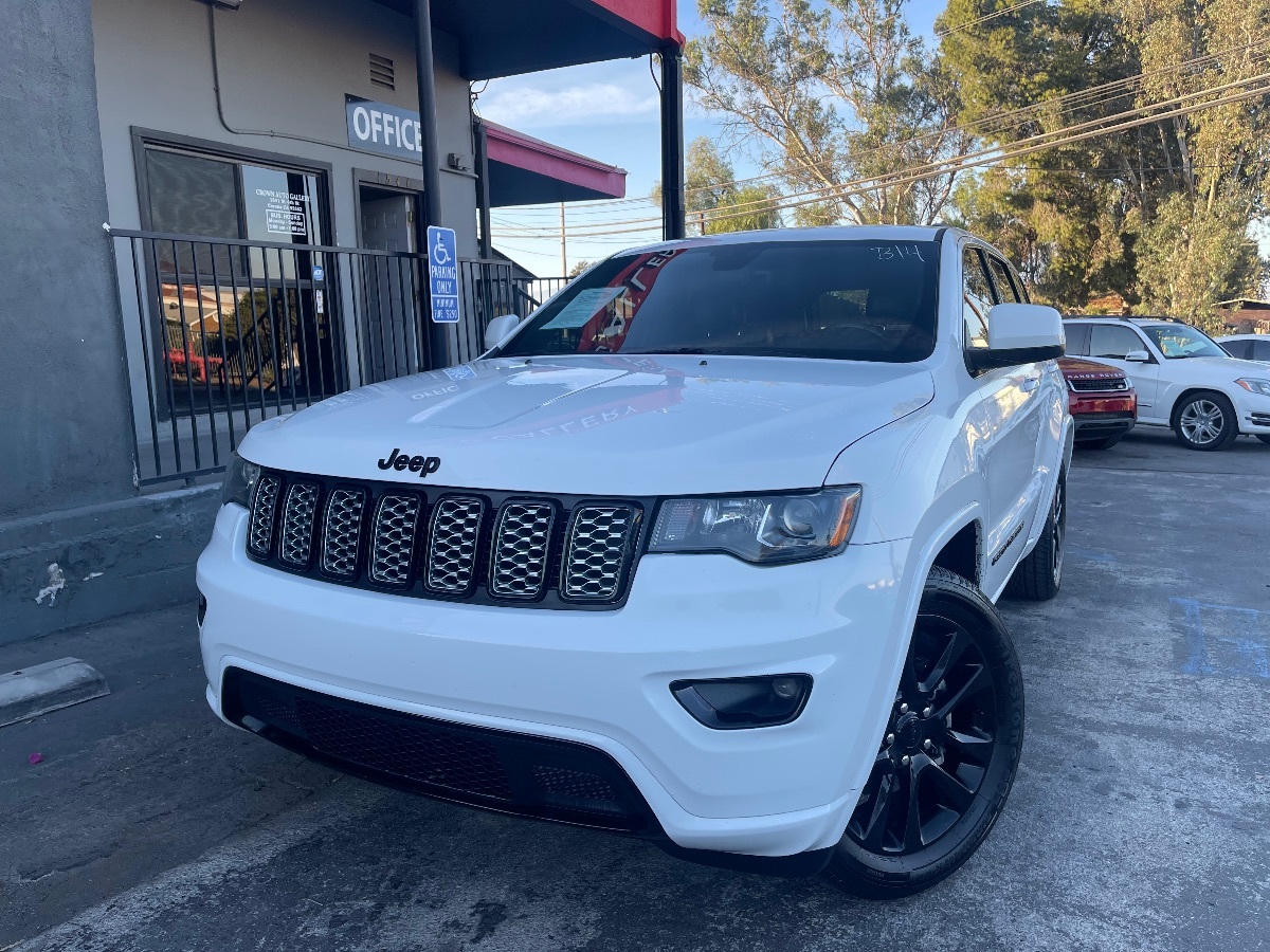 2018 Jeep Grand Cherokee Altitude's photo