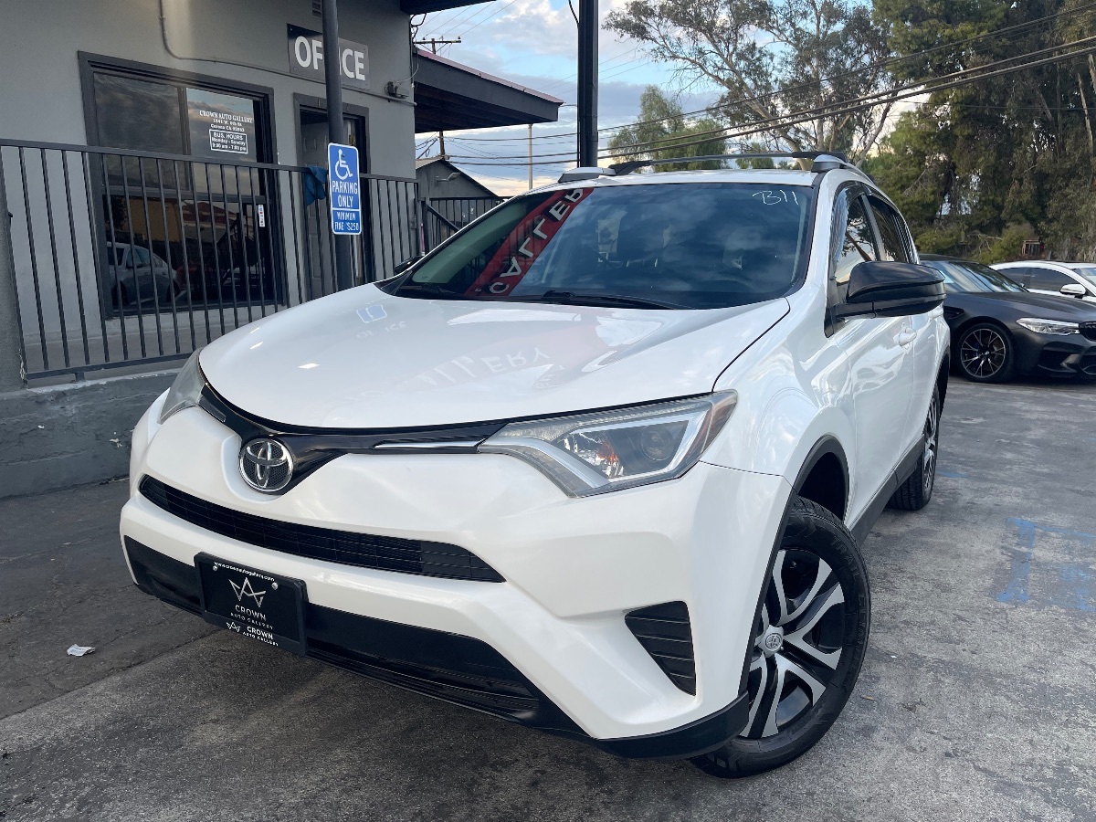 2016 Toyota RAV4 LE's photo