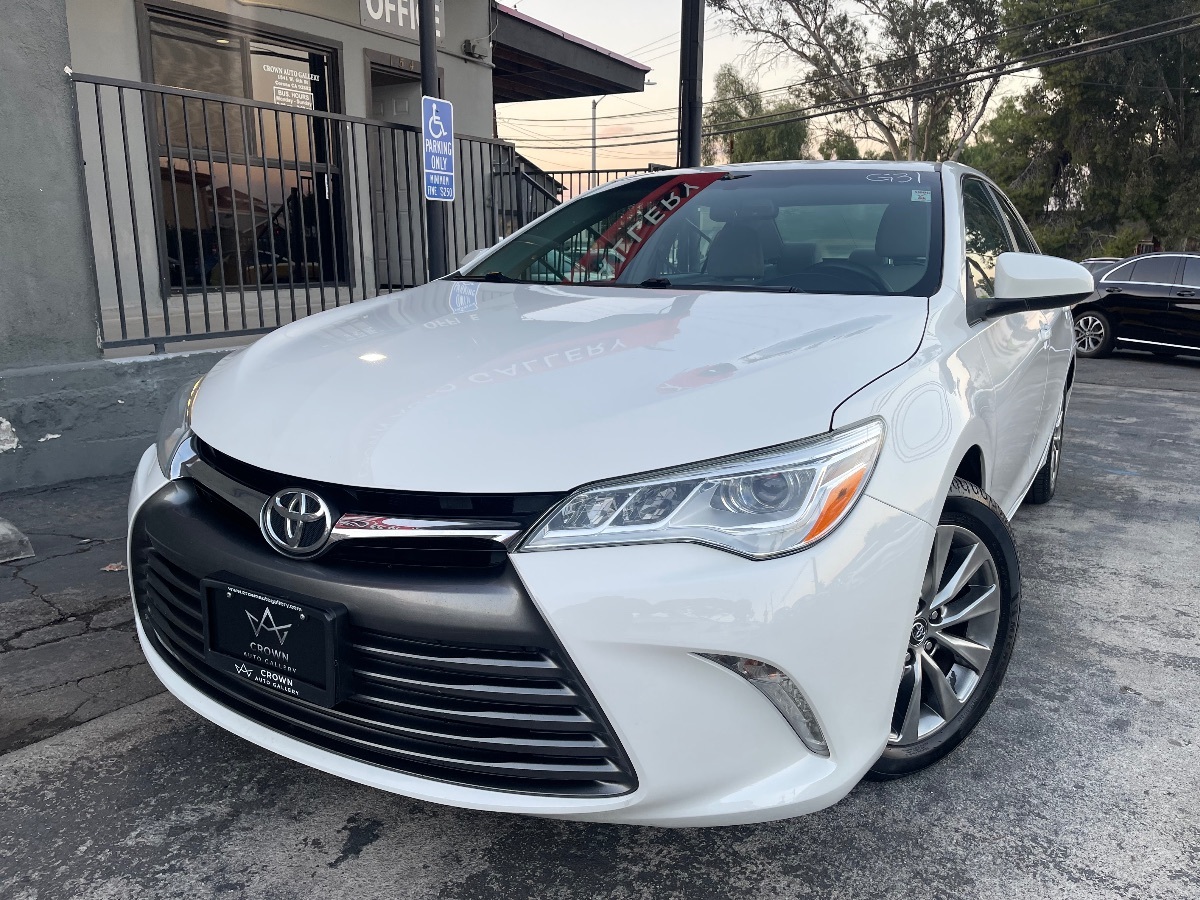 2017 Toyota Camry XLE's photo