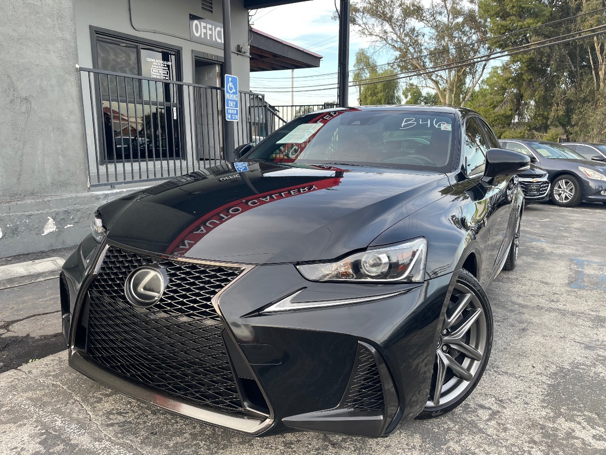 2017 Lexus IS 200t's photo