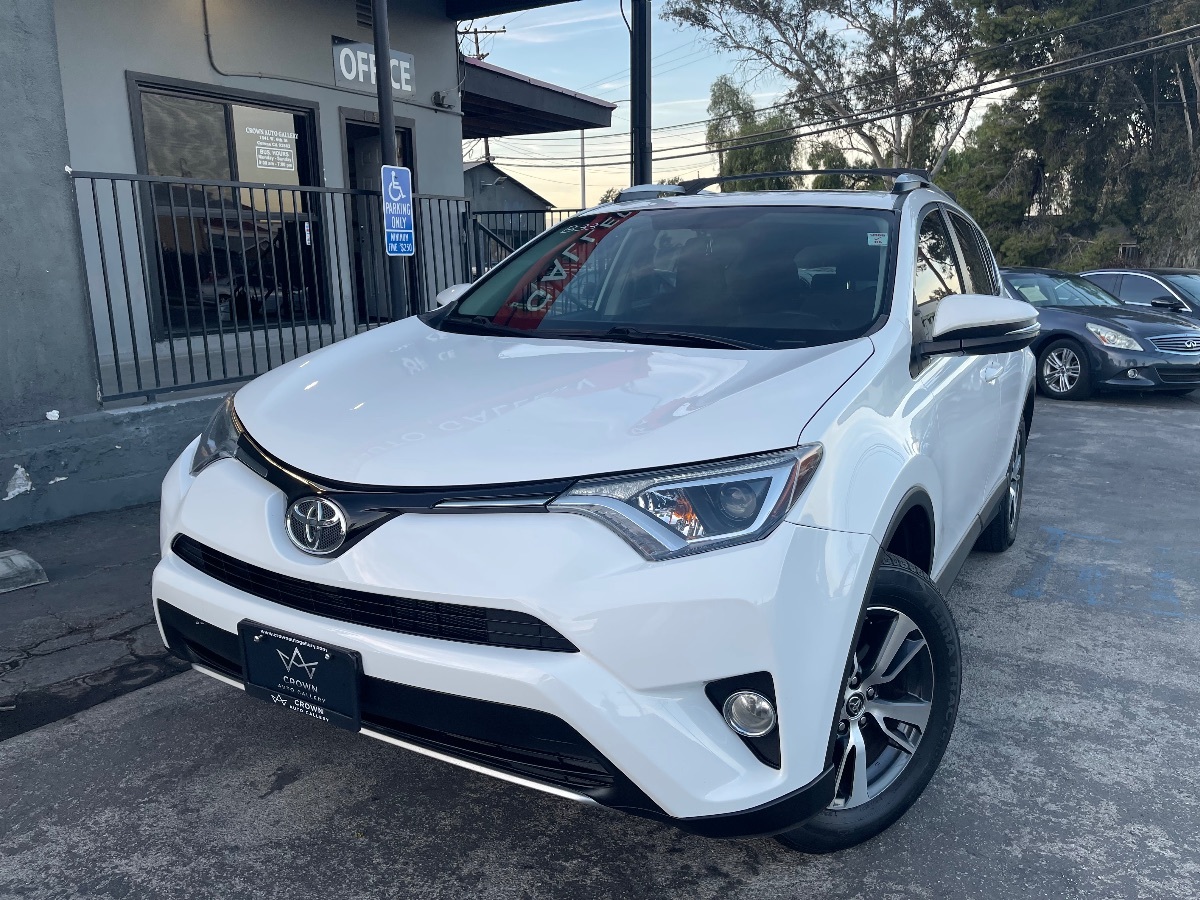 2016 Toyota RAV4 XLE's photo