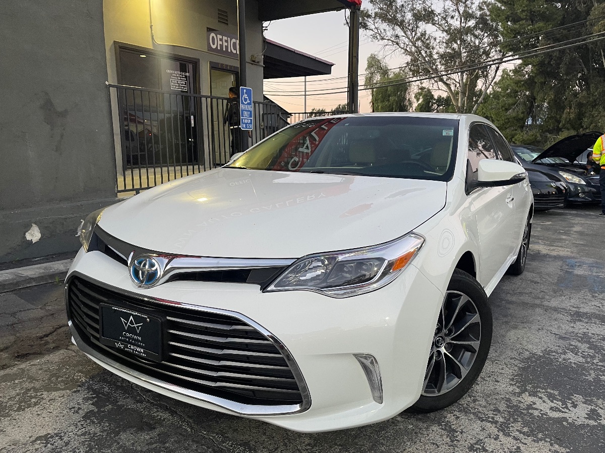 2016 Toyota Avalon XLE Premium's photo