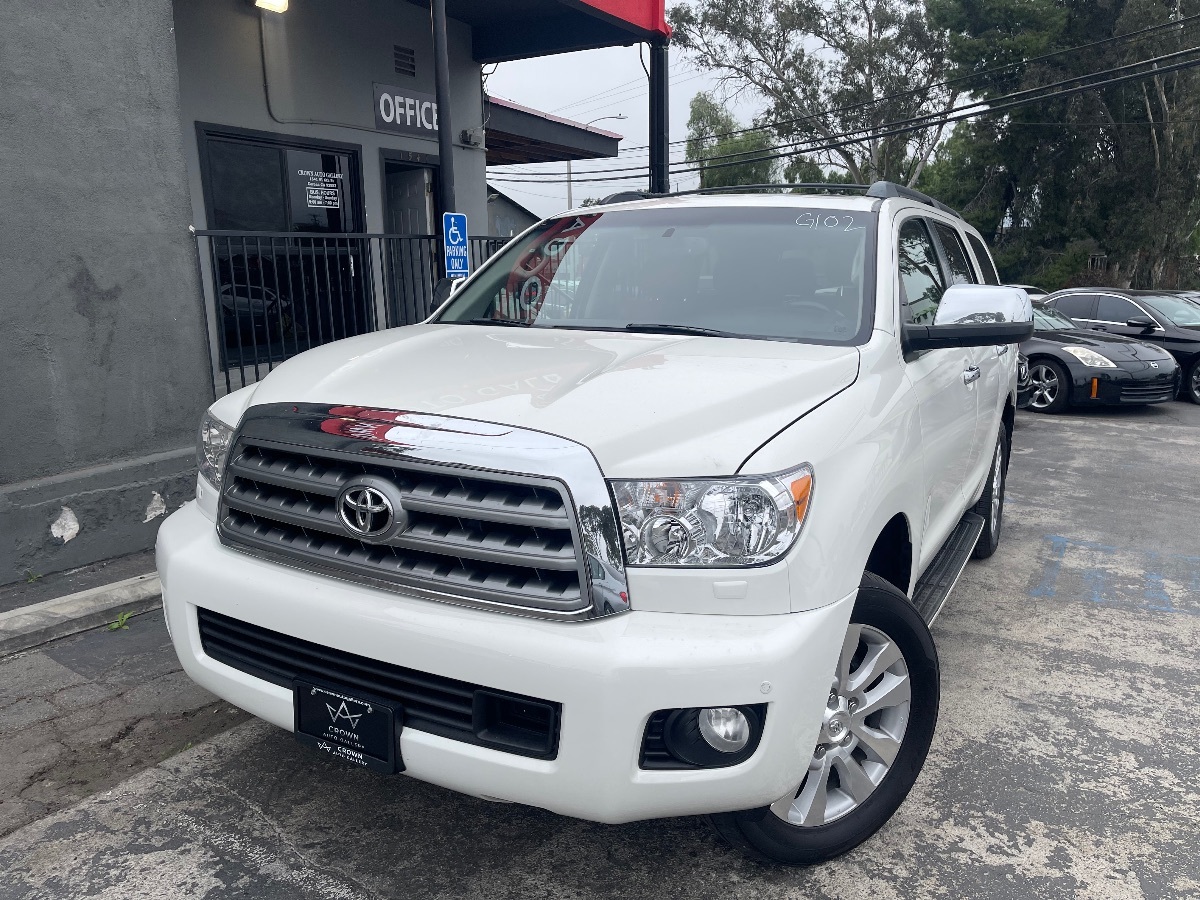 2016 Toyota Sequoia Platinum's photo