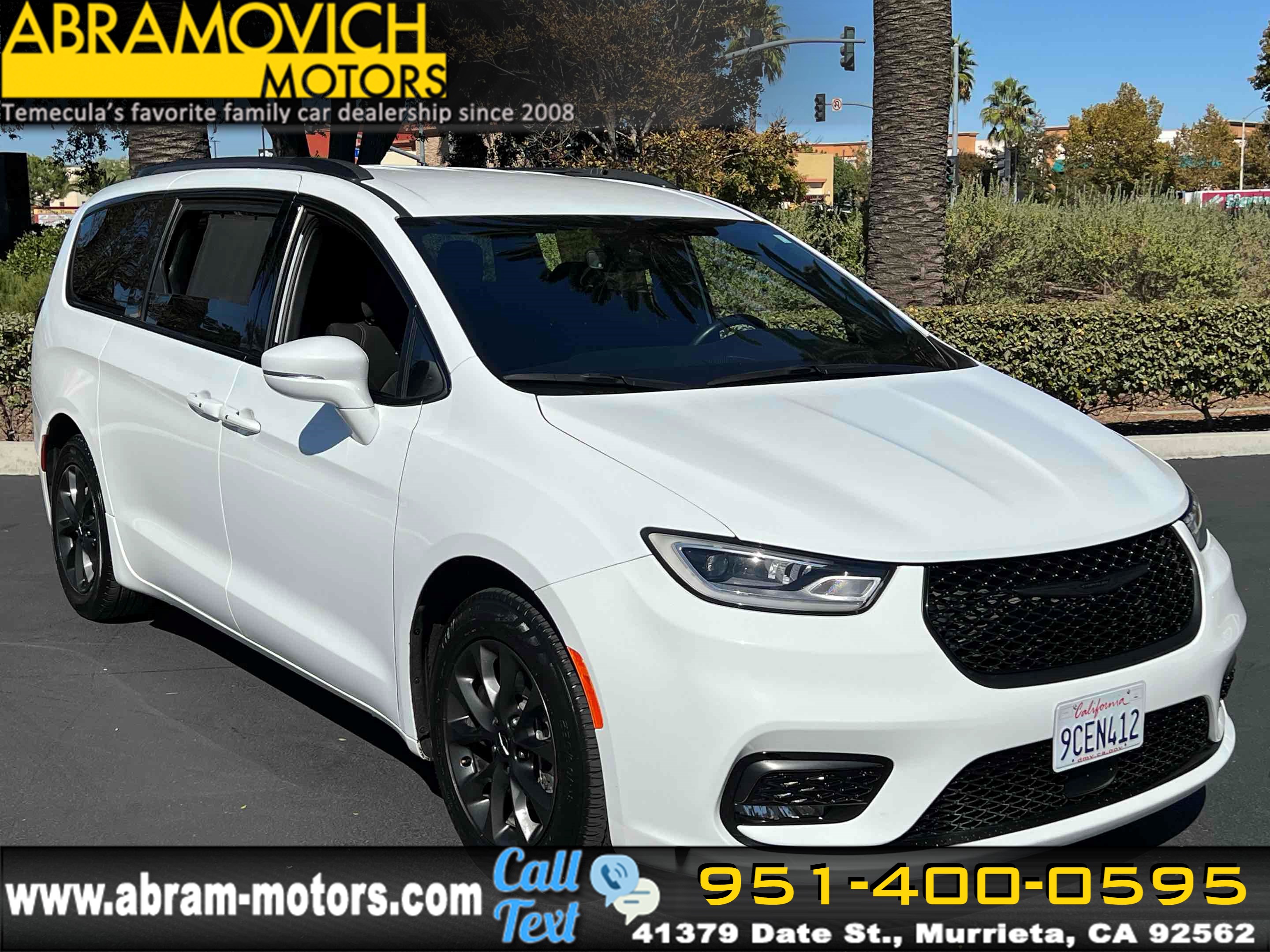 2021 Chrysler Pacifica Touring's photo