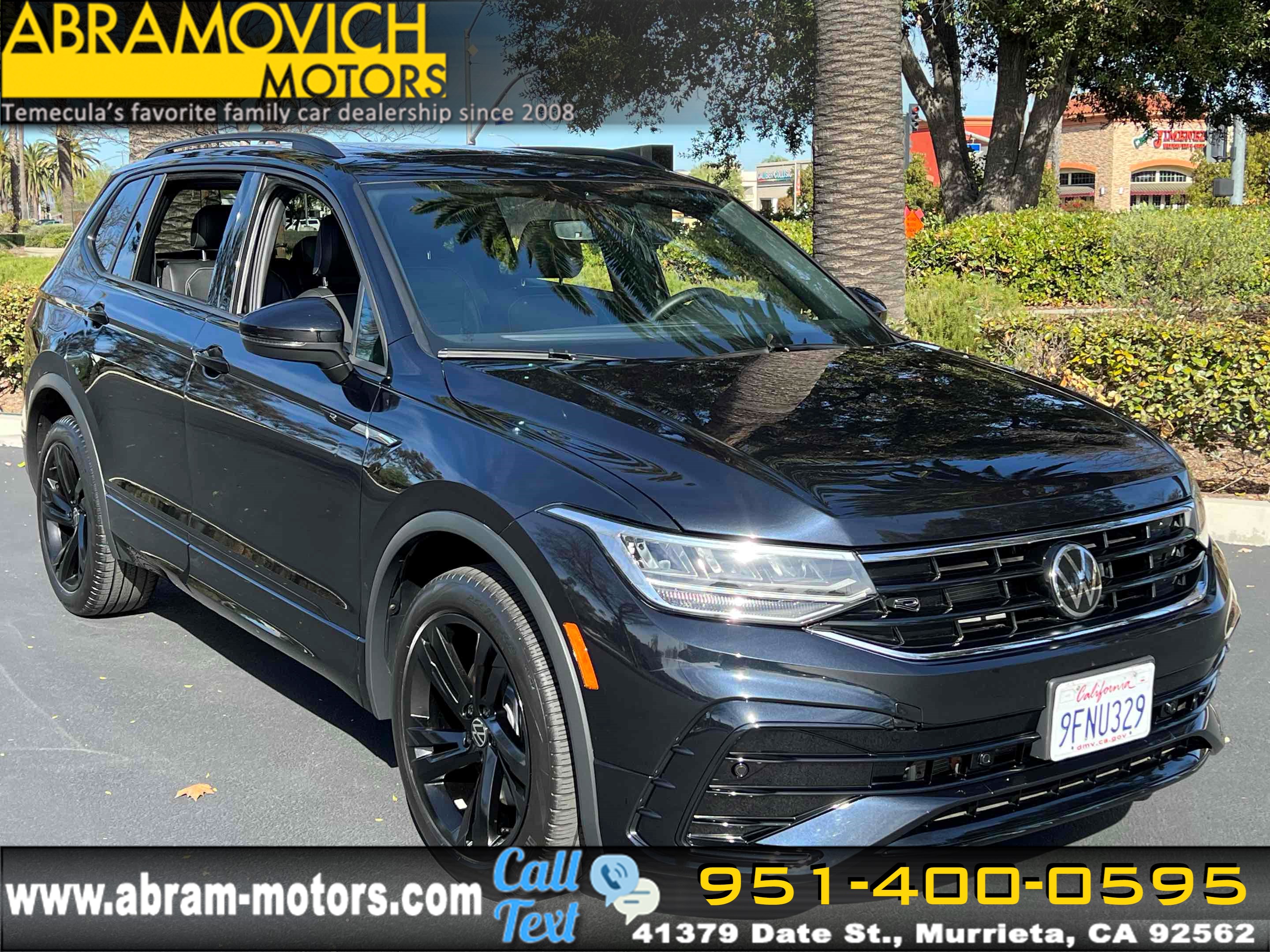 2023 Volkswagen Tiguan SE R-LINE BLACK's photo