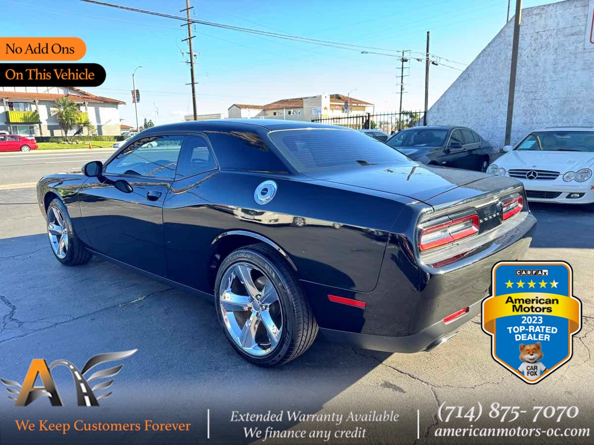 2016 Dodge Challenger SXT's photo