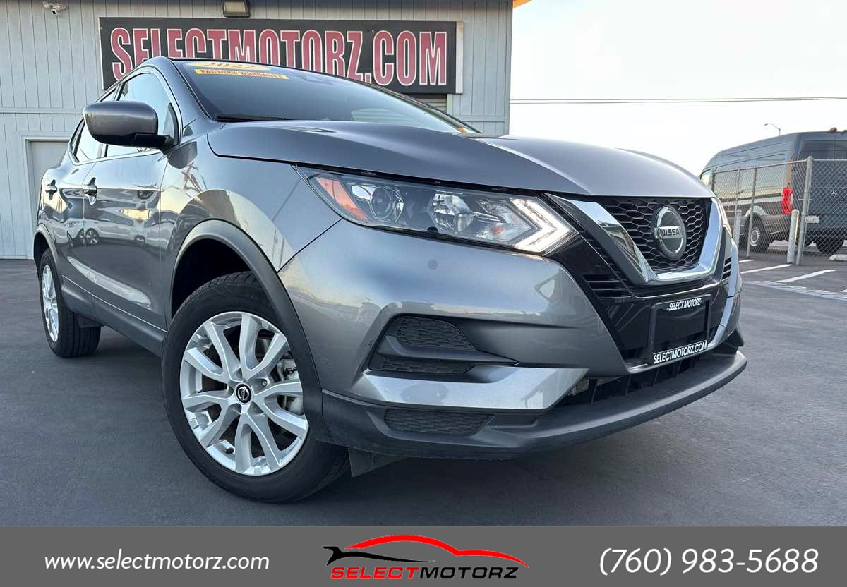 2022 Nissan Rogue Sport S's photo