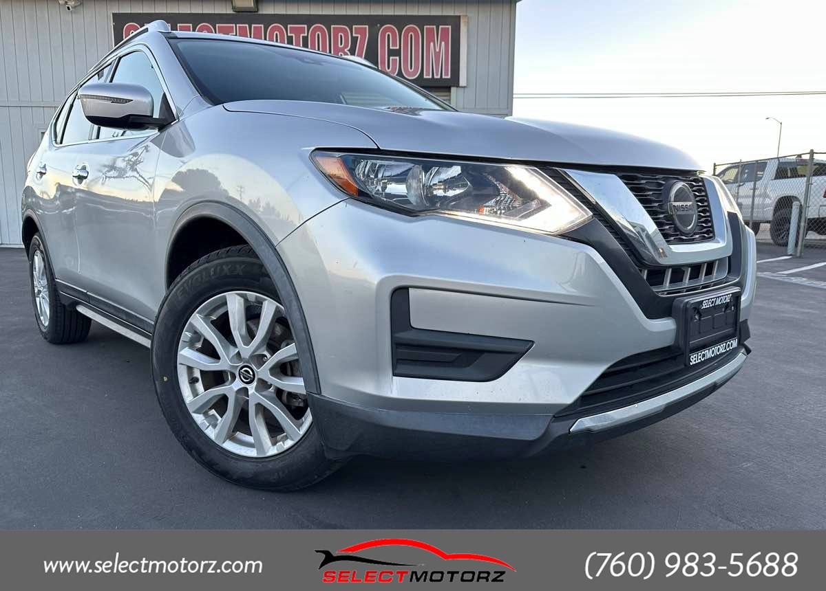 2020 Nissan Rogue SV's photo