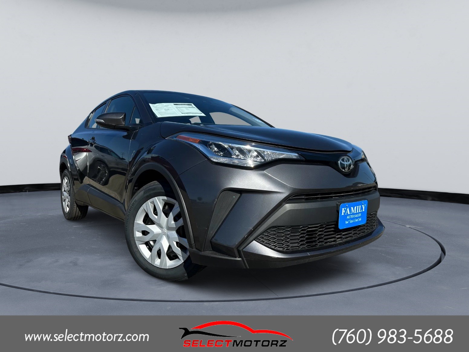 2020 Toyota C-HR LE's photo