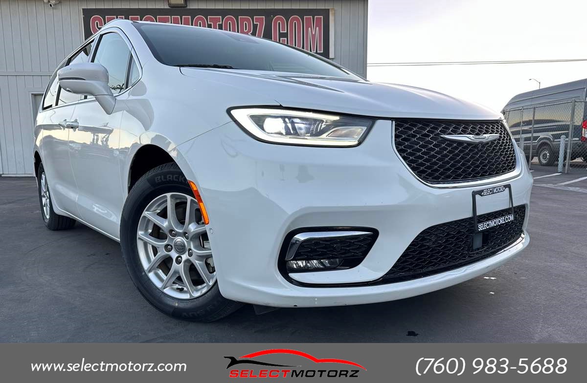 2021 Chrysler Pacifica Touring L's photo