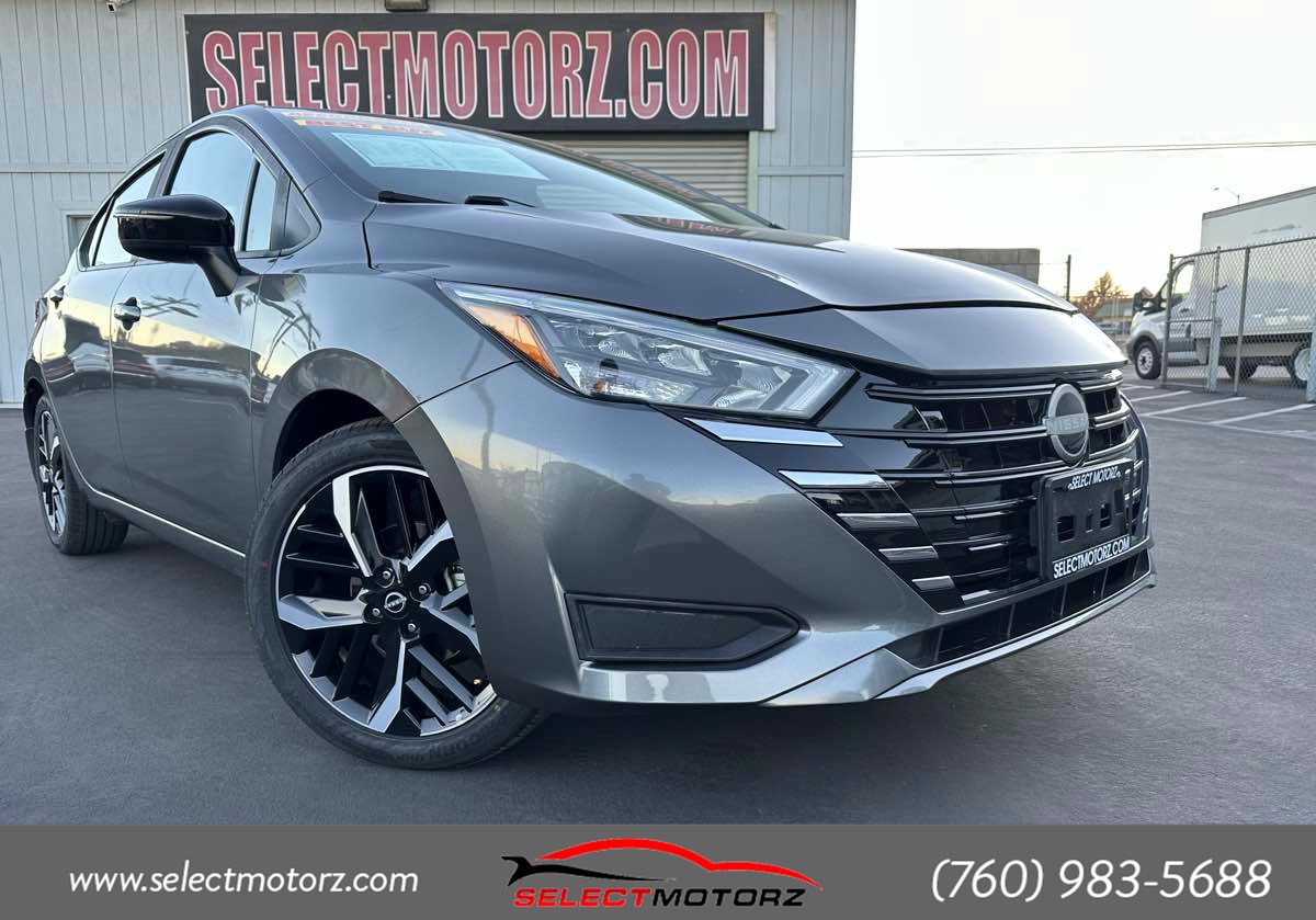 2023 Nissan Versa Sedan SR's photo