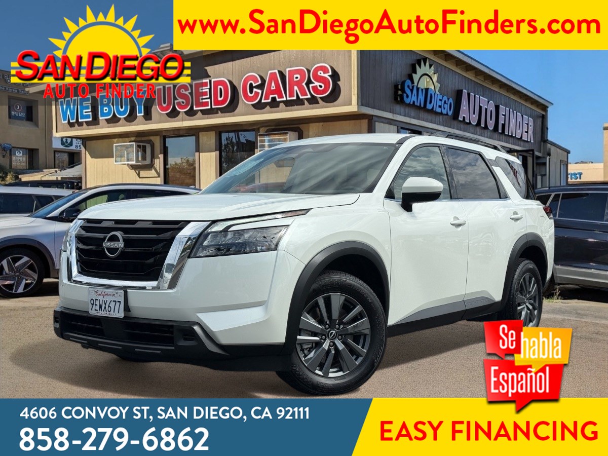 2023 Nissan Pathfinder SV's photo