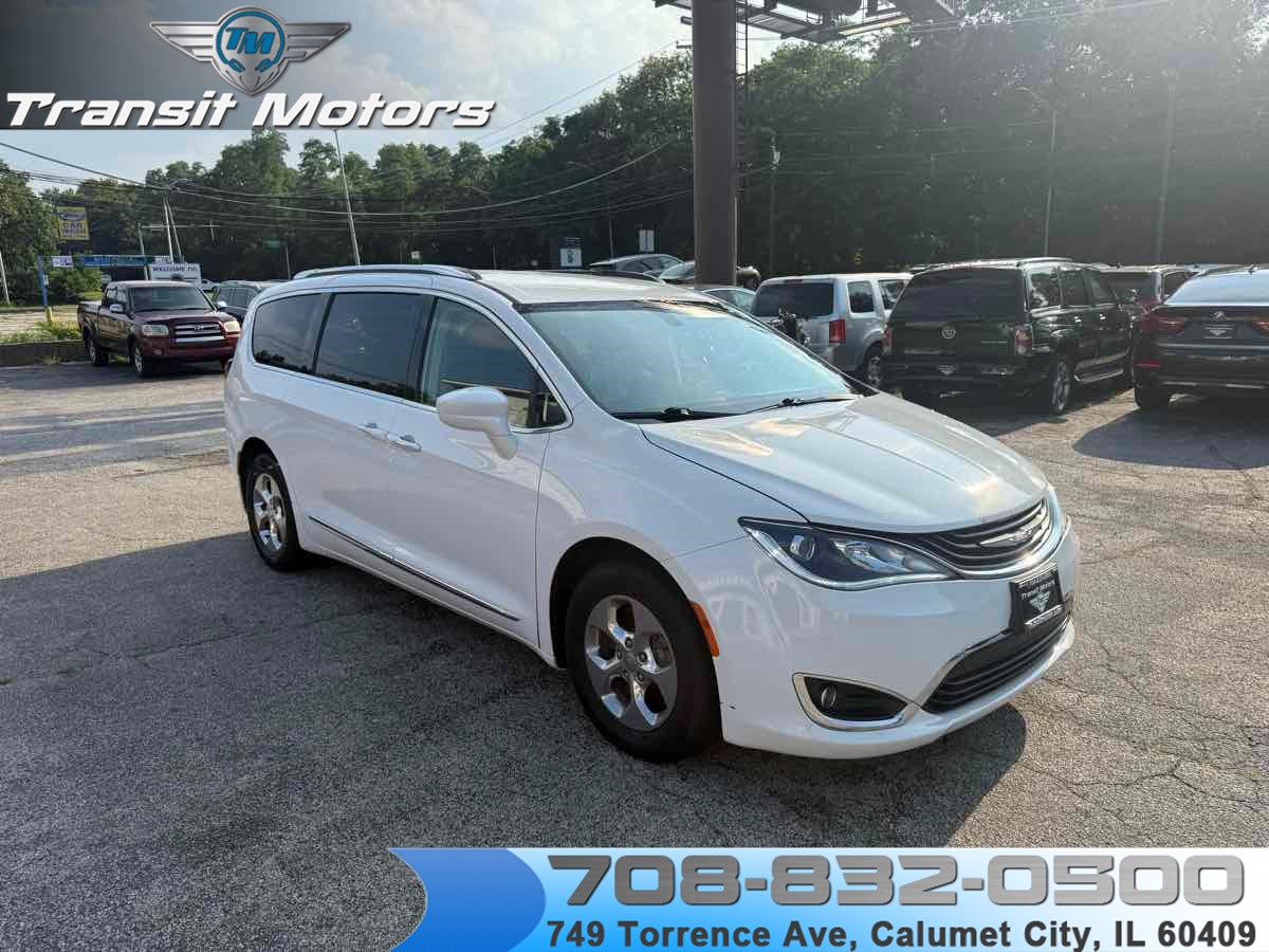 2018 Chrysler Pacifica Hybrid Touring L's photo