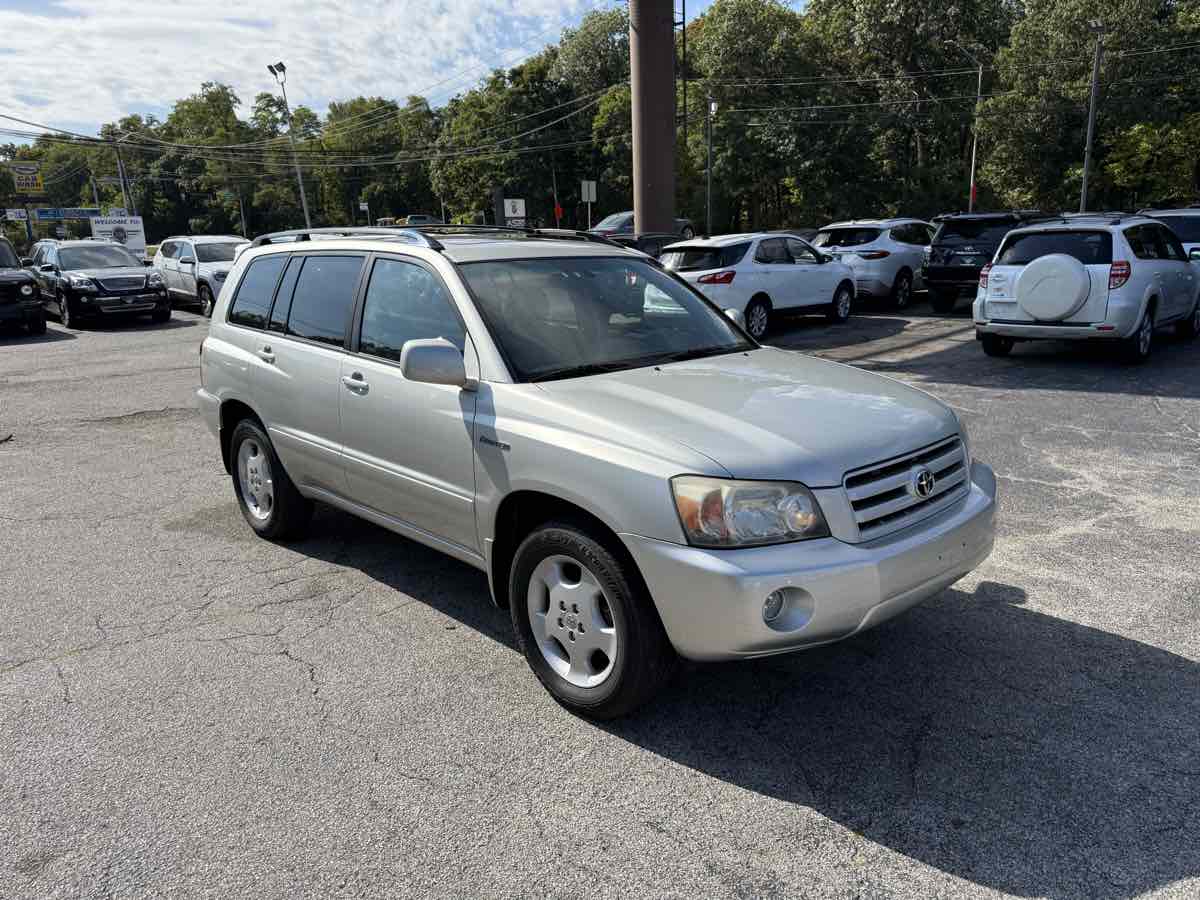 2004 Toyota Highlander Base's photo