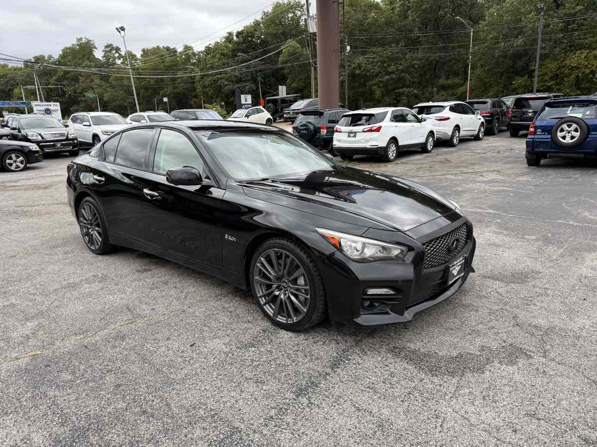 2016 INFINITI Q50 Red Sport's photo